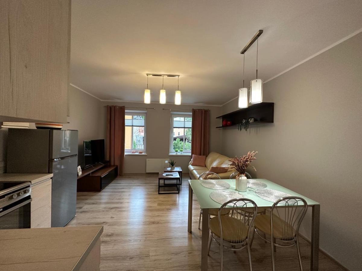 Apartament Przy Cieplickich Tezniach Jelenia Góra Exterior foto